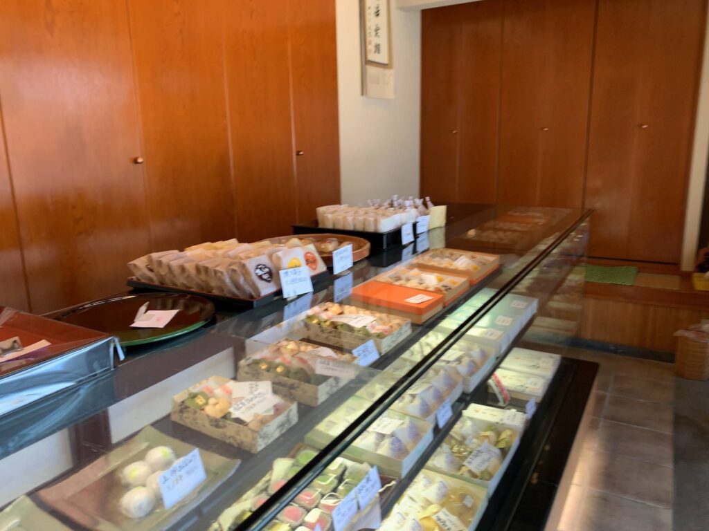巴屋製菓舗