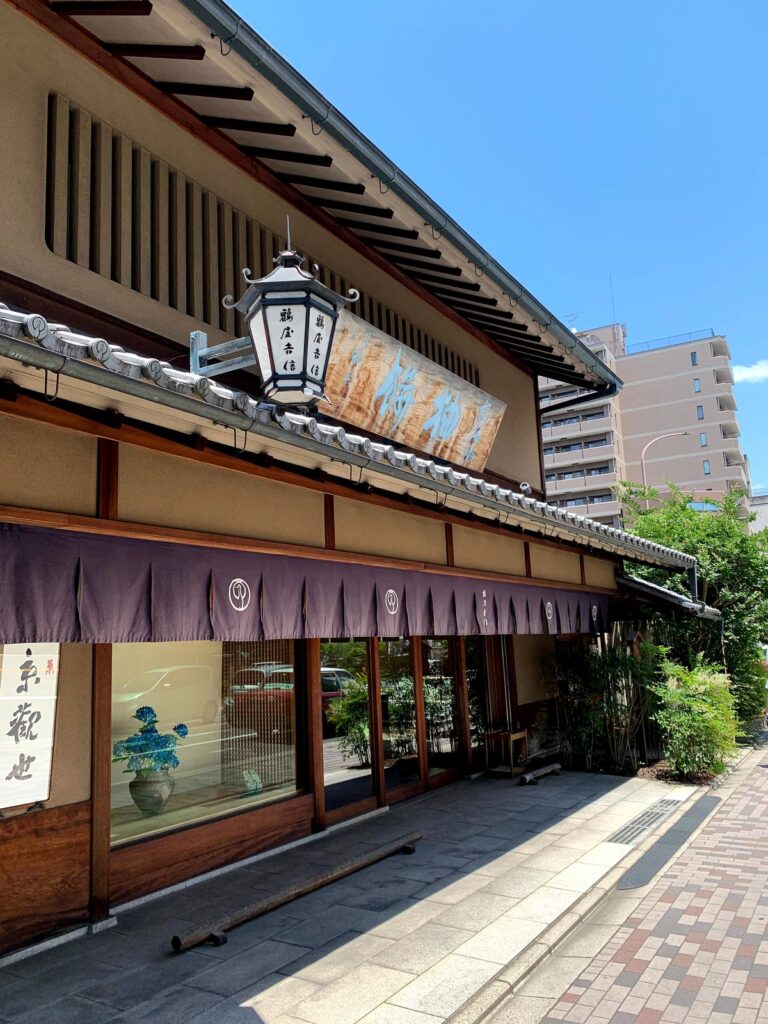 鶴屋吉信